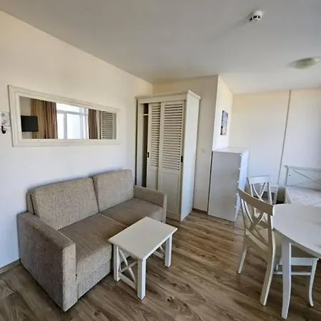 Dekart Apartament Słoneczny Brzeg