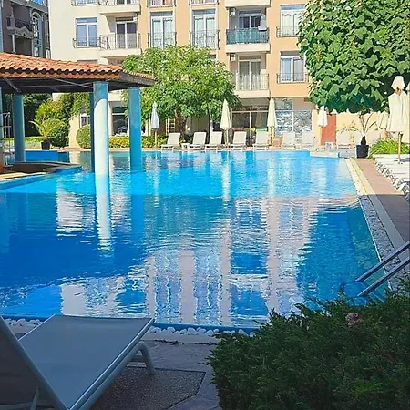 Dekart Апартамент *