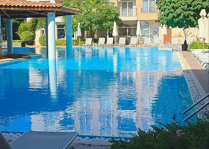 Dekart Апартамент *